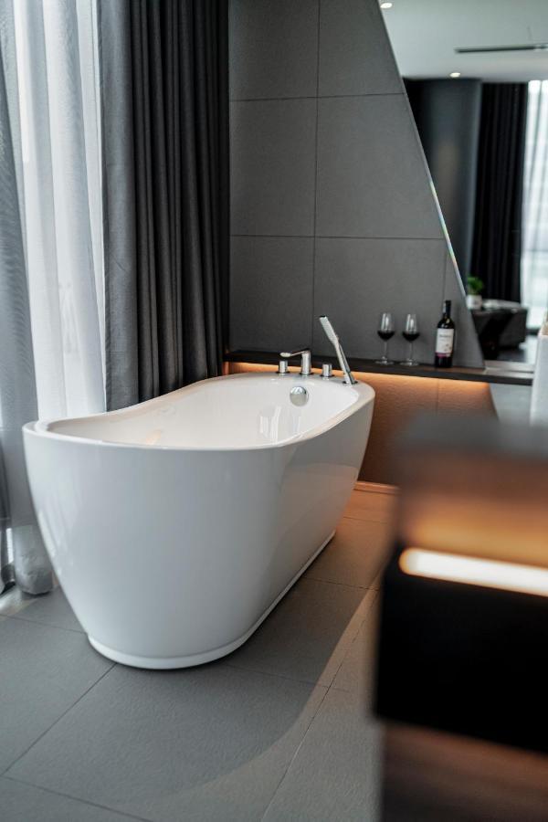 Draco Hotel & Suites Da Nang Bagian luar foto