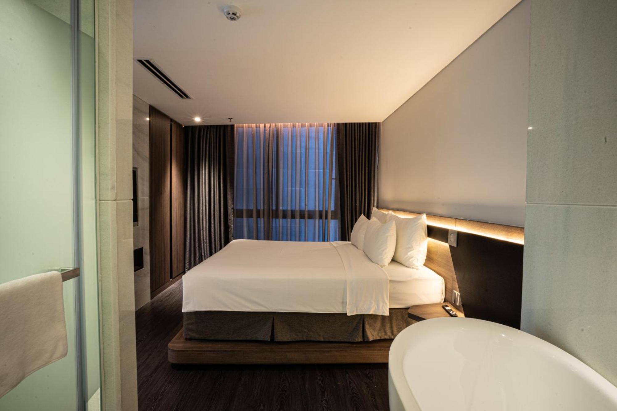 Draco Hotel & Suites Da Nang Ruang foto